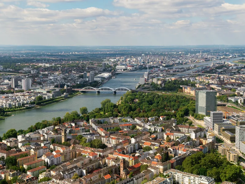 Luftaufnahme von Mannheim & Ludwigshafen mit dem Rhein
